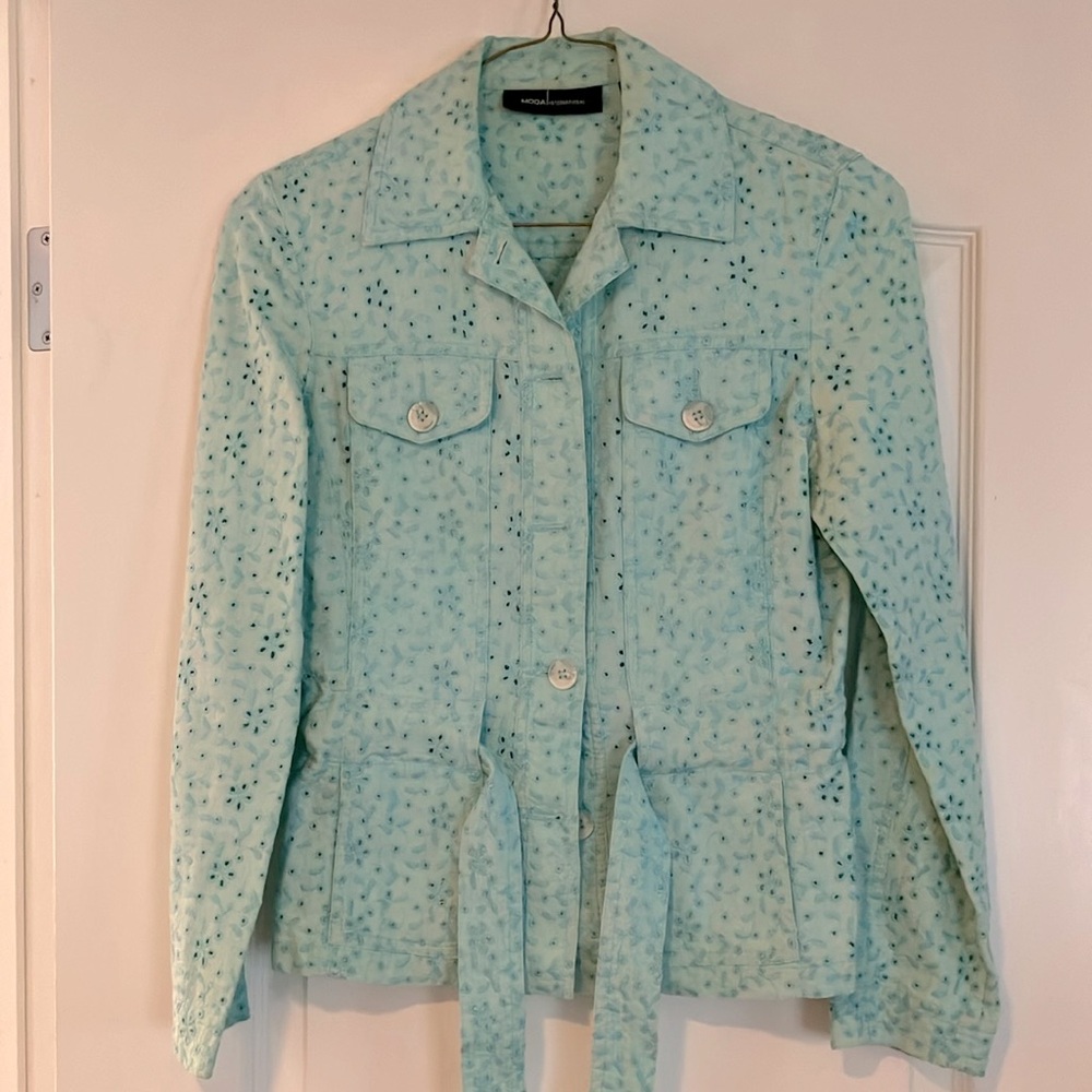 Eyelet jacket with sash belt